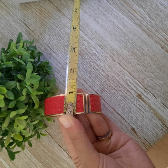 Daniela Swaebe Crimson Red Crocodile Inlay Wide Hinge Bangle - Goldtone, New! - Picture 11 of 16